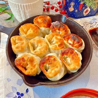 スキレットで作る♪まん丸餃子のぎゅうぎゅう詰め